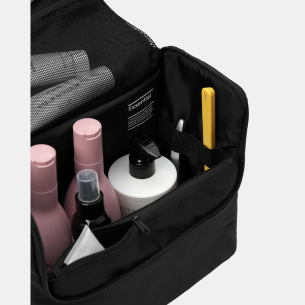 ESSENTIAL WASH BAG M